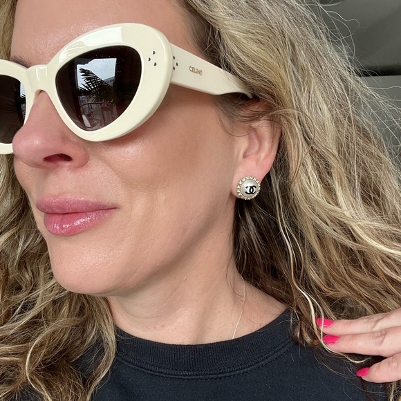 CHANEL Pearl and crystal halo cc stud earrings - Picture 7 of 8